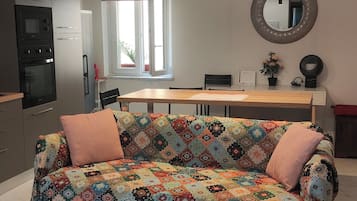 Appartement Supérieur, balcon, vue cour intérieure | Coin séjour