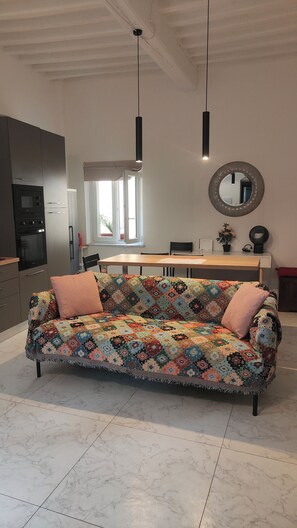 Superior appartement, balkon, uitzicht op binnenplaats | Woonruimte