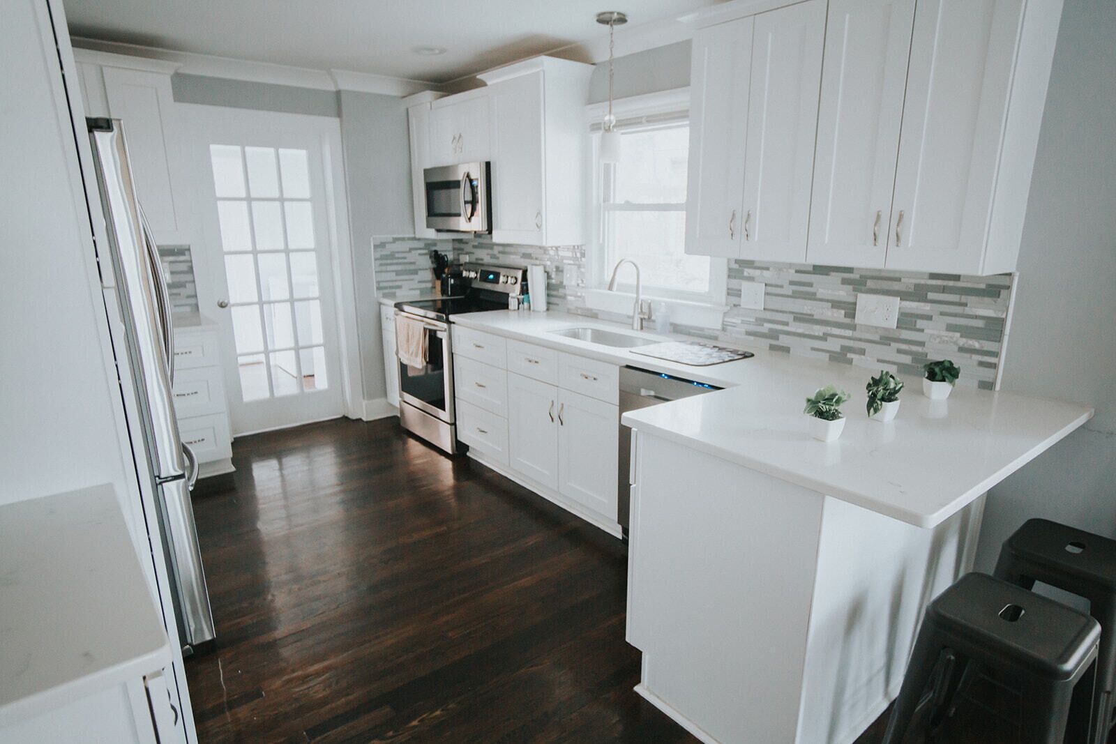 Fridge, microwave, dishwasher, coffee/tea maker