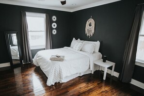 4 habitaciones, tabla de planchar con plancha y acceso a internet 