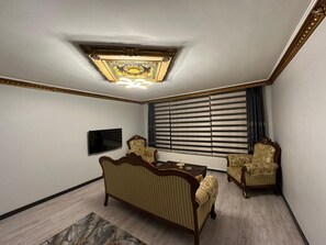 Apartment, Balkon, Stadtblick | Wohnbereich