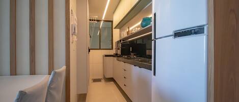 Kjøleskap, mikrobølgeovn, ovn og kaffetrakter/tekoker