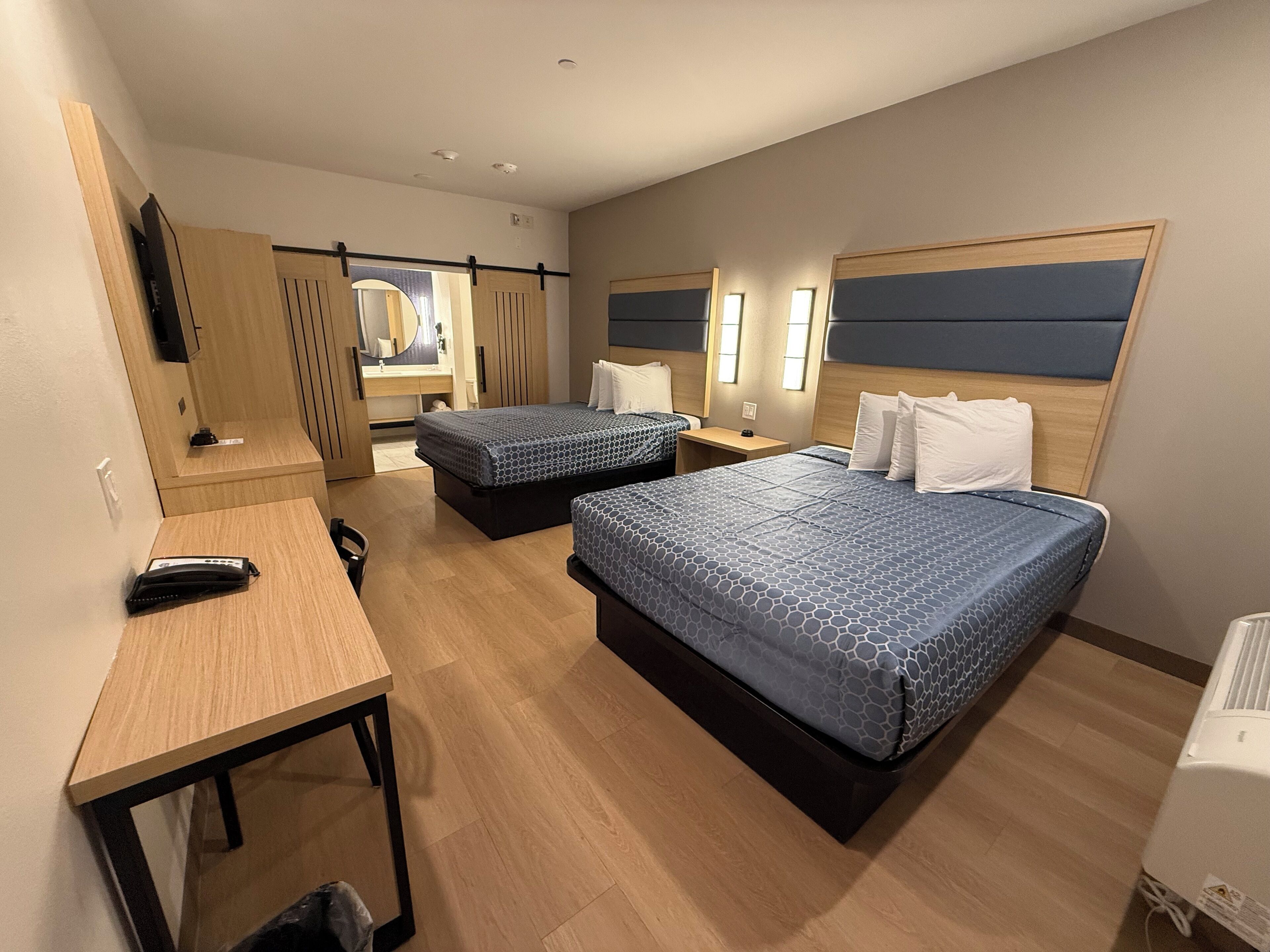 华丽双人房 | 记忆海绵床垫、办公桌、笔记本电脑工作区、遮光窗帘