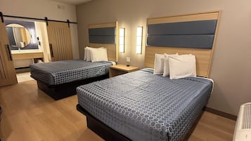 Dobbeltrom – deluxe | Memory foam-senger, skrivebord og skrivebord for bærbar PC