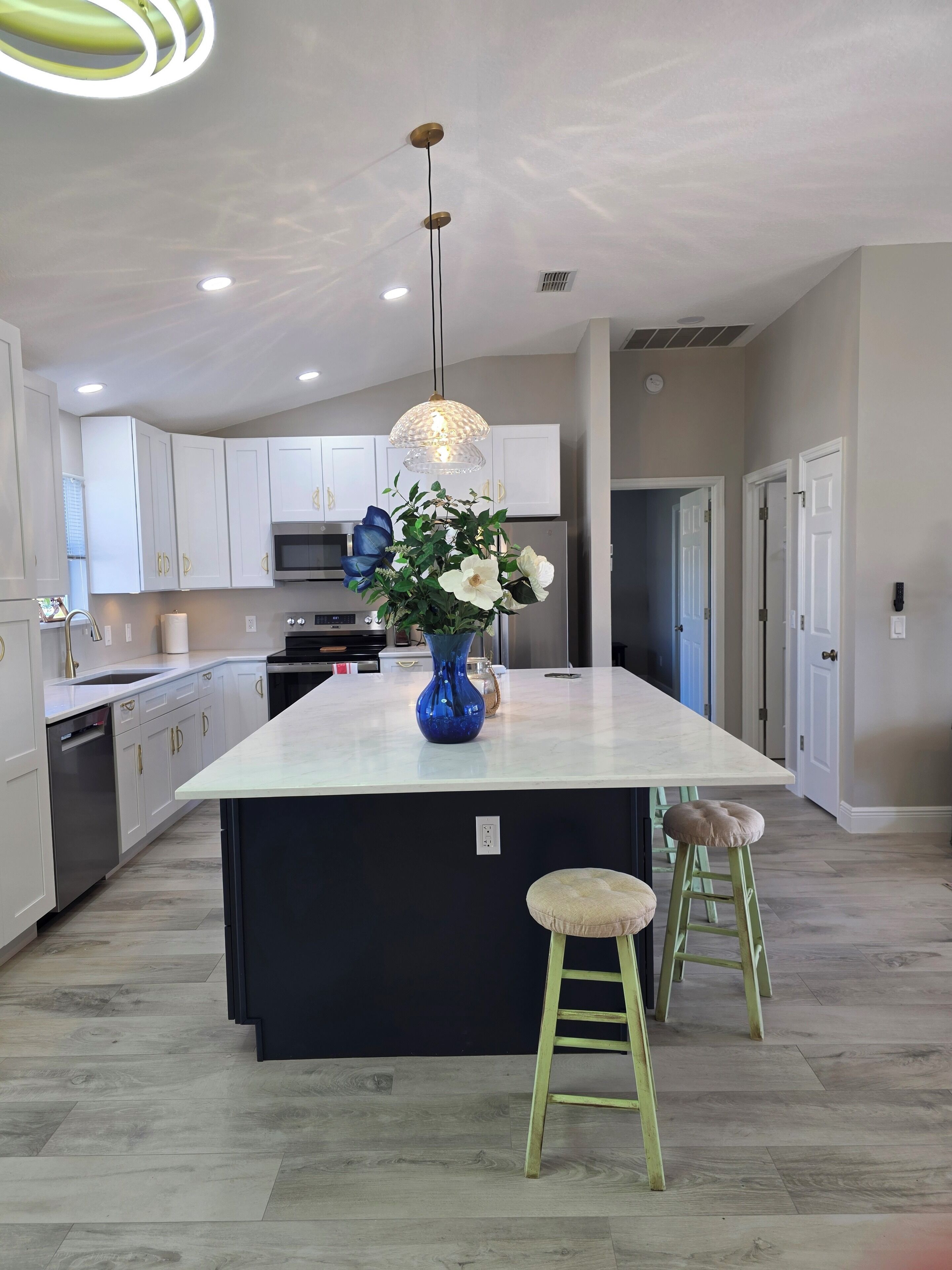 Mikrowelle, Ofen, Geschirrspüler