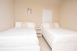 3 bedrooms, iron/ironing board, free WiFi - Charming Family Retreat - North Austin (Pflugerville)