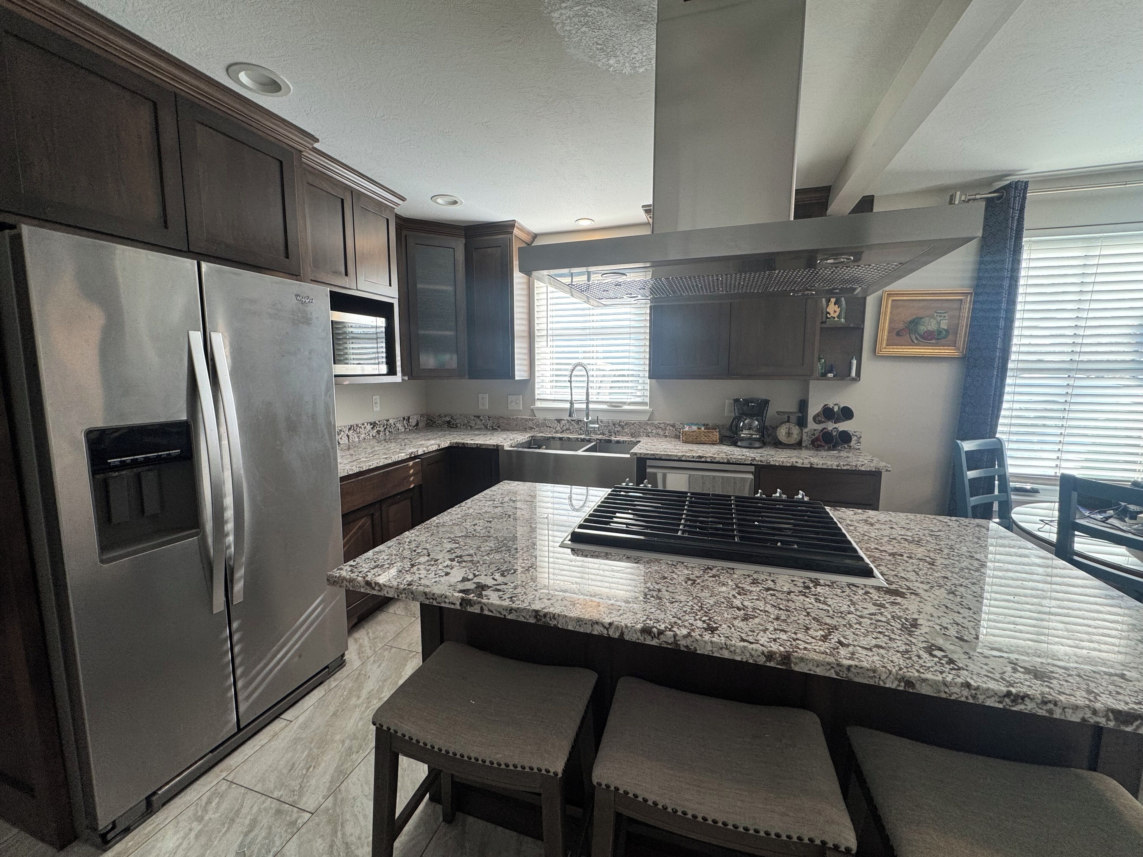 Mikrovågsugn, ugn, spishäll och diskmaskin