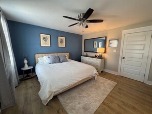 3 Schlafzimmer, Schreibtisch, Bügeleisen/Bügelbrett, WLAN