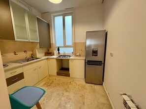 Micro-ondes, four, plaque de cuisson, lave-vaisselle