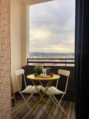 Dining - FACCIA GIALLA is the panoramic apartment in the historic center of Naples (Napoli)