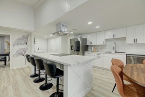 Private kitchen - Houston white house, private pool, patio and game room the best place in Houston (Houston)