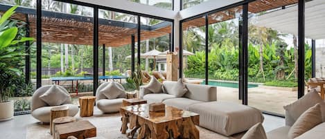 Senior Villa, 4 Bedrooms, Private Pool | Living room