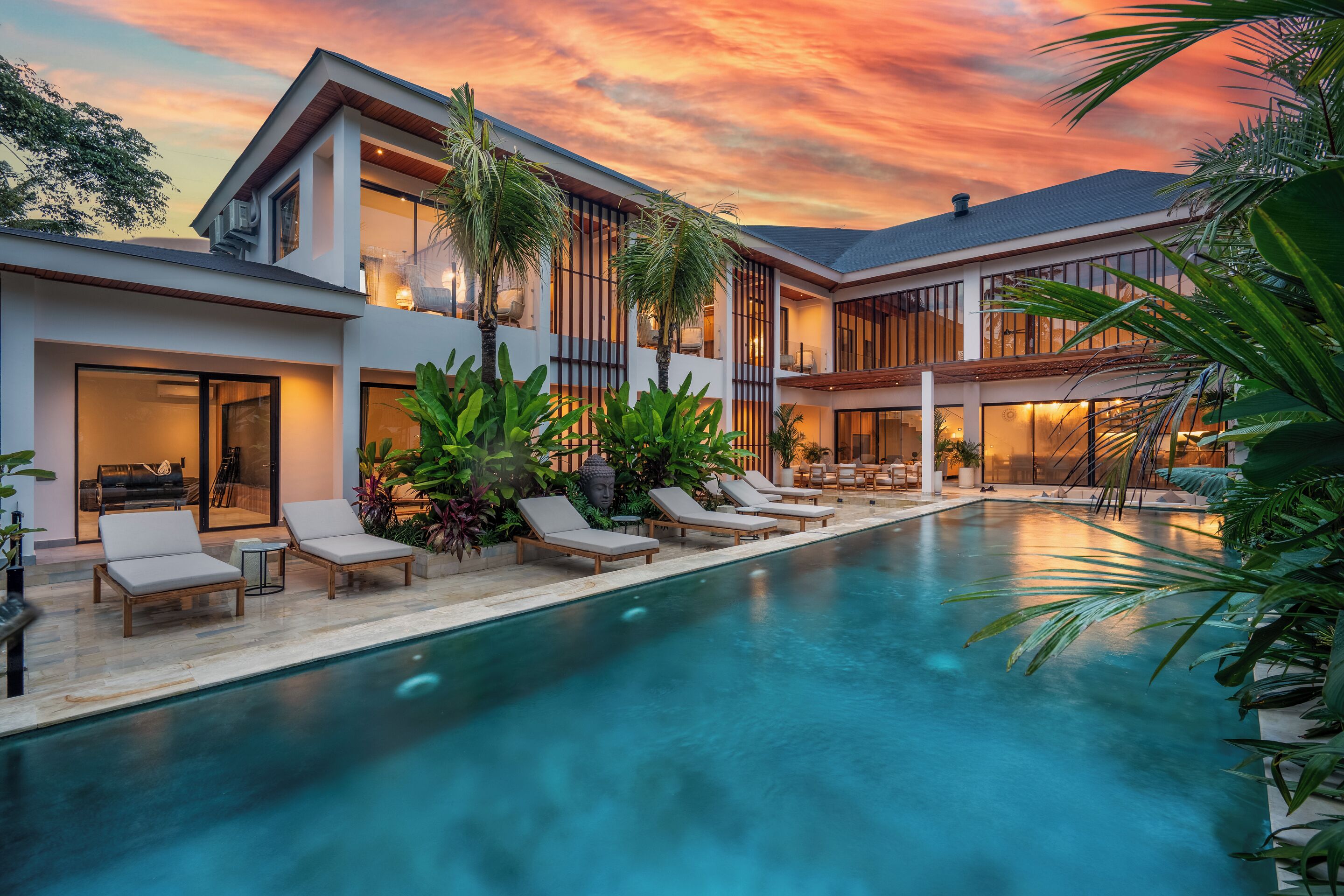 住宿正面 - 傍晚/夜晚