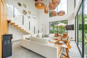 Vil·la superior | Sala d'estar | Televisor intel·ligent de 43 polzades amb canals per satèl·lit 