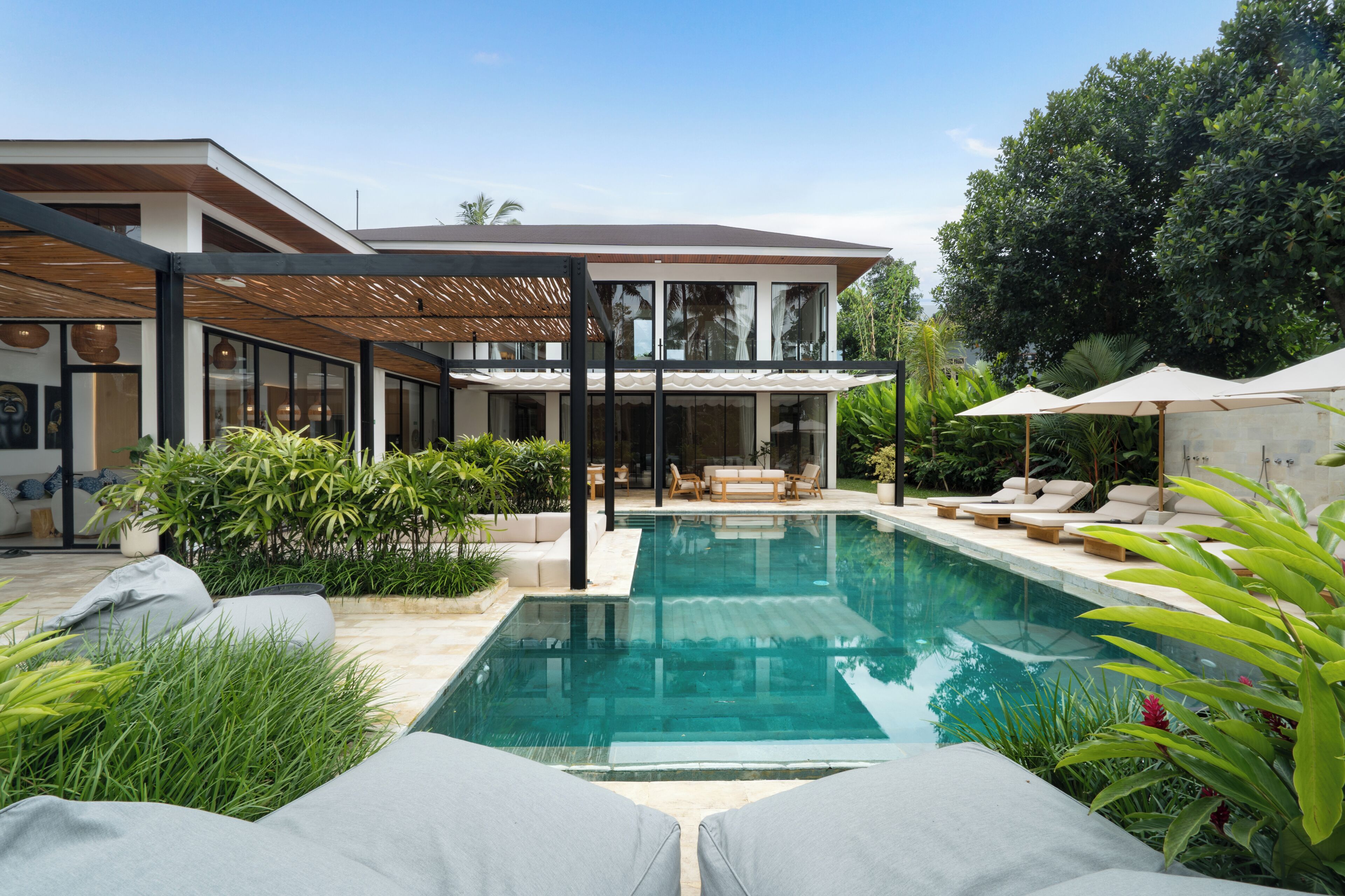 7 outdoor pools, pool umbrellas, sun loungers