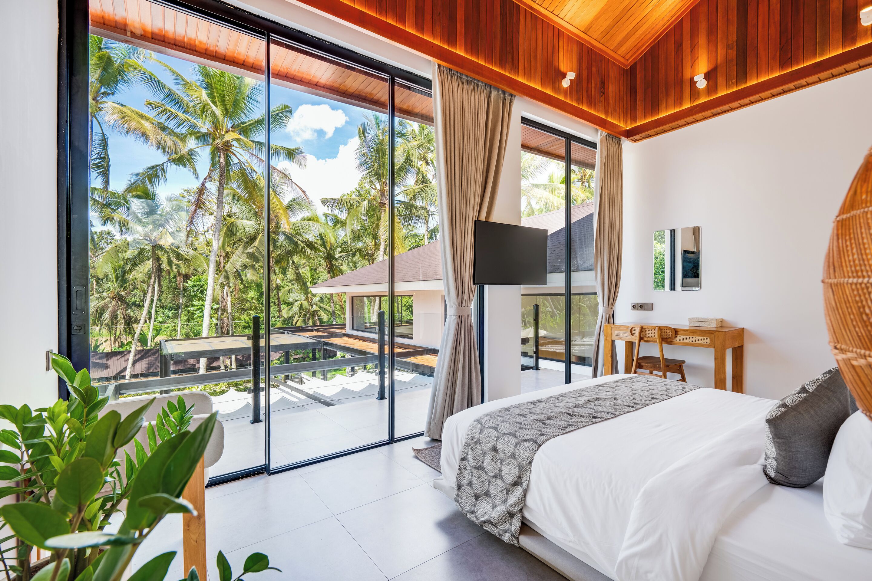 Caja de seguridad en la habitación y decoración personalizada 