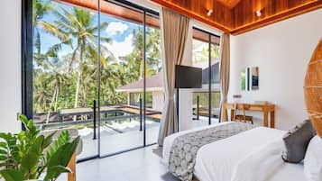 5br Candra Villa with Private Pool | Caja fuerte, decoración individual, mobiliario individual y escritorio