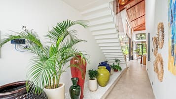 5br Candra Villa with Private Pool | Sala de estar | Smart TV de 43 pulgadas con canales por satélite