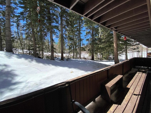Ski In/Out 2-bedroom condo in Brian Head - Secluded in the Pines & Pond Nearby