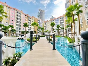 Outdoor pool - Seven sea côte d'Azur - One bedroom apartment beach front Jomtien Pattaya (Tambon Na Chom Thian)