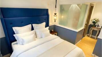 1 habitación, tabla de planchar con plancha, wifi gratis y ropa de cama