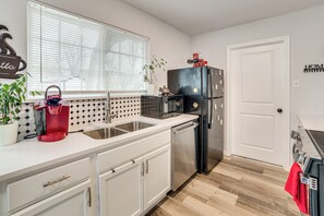 Refrigerador, microondas, placa de cocina, lavavajillas