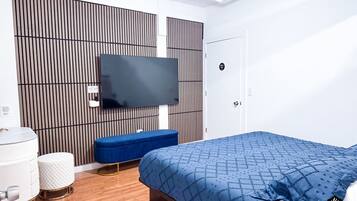 2 bedrooms, desk, iron/ironing board, travel crib