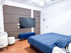 2 bedrooms, desk, iron/ironing board, travel crib - Modern Spacious Loft in Downtown w/ free parking (Memphis)