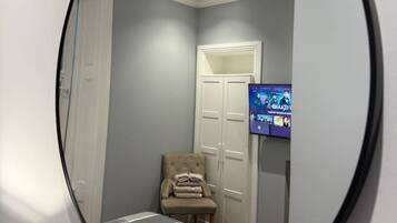 Desk, iron/ironing board, WiFi, bed sheets