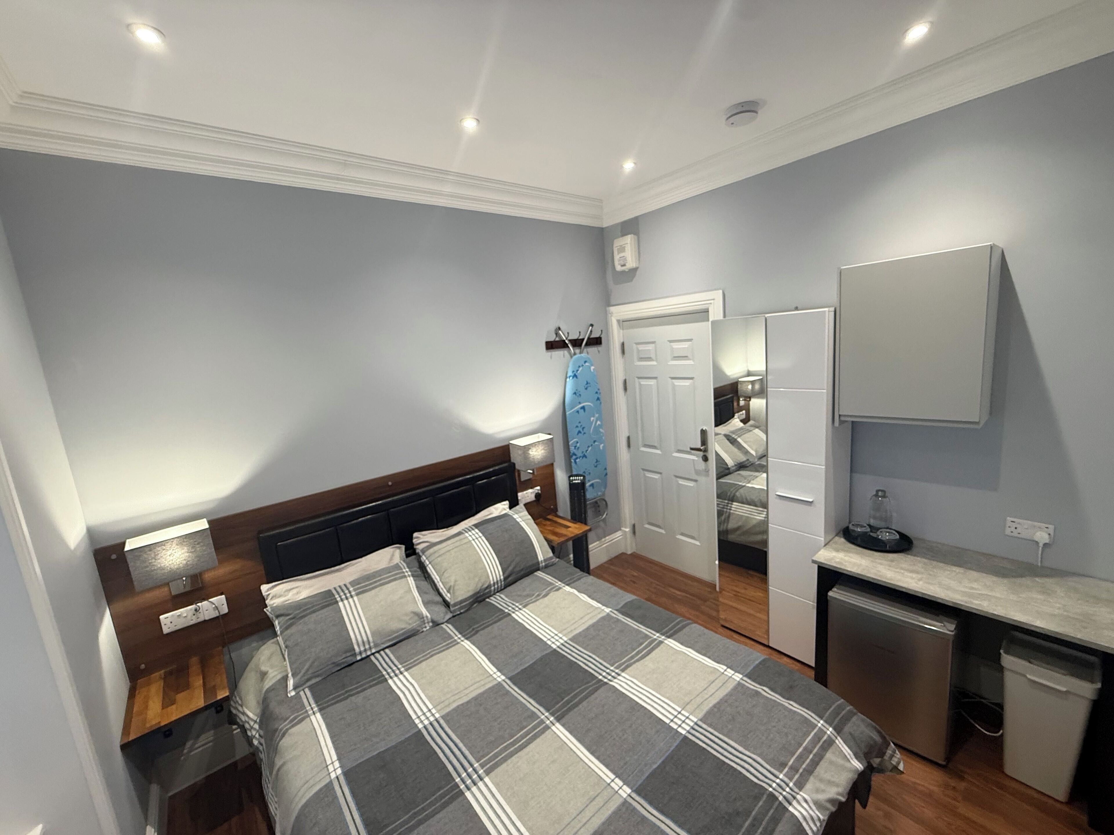 1 camera, ferro/asse da stiro, Wi-Fi, lenzuola