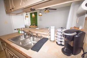 Fridge, microwave, oven, stovetop - The Zen Den 2BR/1.5BA near Med Center (San Antonio)