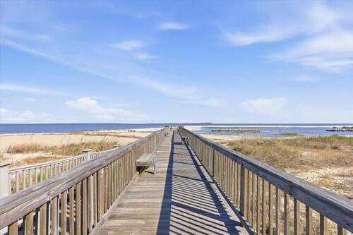Beach-Ready Hilton Head Condo w Resort Amenities!
