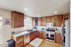 Fridge, microwave, oven, stovetop - Family-Friendly home with dog friendly amenities, game room & mountain views (Colorado Springs)