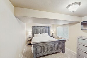 Iron/ironing board, Internet, bed sheets - Family-Friendly home with dog friendly amenities, game room & mountain views (Colorado Springs)