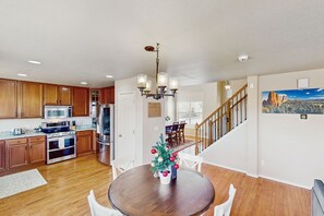 Dining - Family-Friendly home with dog friendly amenities, game room & mountain views (Colorado Springs)