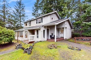 Exterior - Charming house w/ wifi, fireplace & dog-friendly (Shelton)