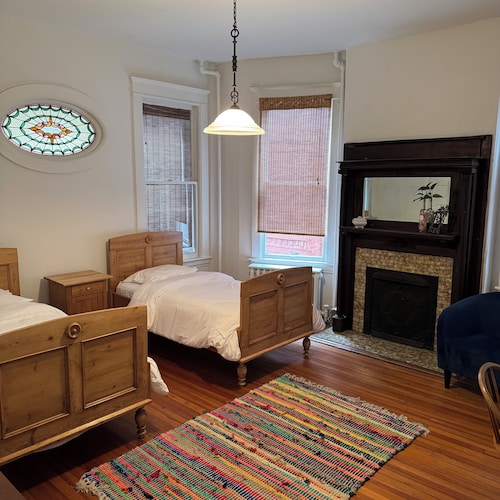 Historic Court Square Walkable 2-bedroom Condo in Downtown Charlottesville