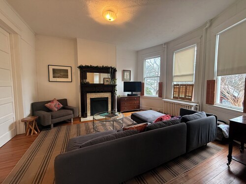 Historic Court Square Walkable 2-bedroom Condo in Downtown Charlottesville