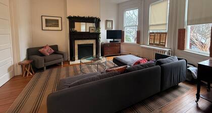 Historic Court Square Walkable 2-bedroom Condo in Downtown Charlottesville