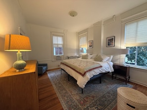 2 bedrooms, WiFi, bed sheets - Historic Court Square Walkable 2-bedroom Condo in Downtown Charlottesville (Charlottesville)