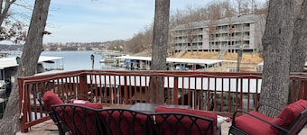 Beautiful 1-bedroom condo Lake Ozark- great location!