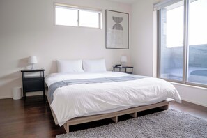 Bureau, fer et planche à repasser, Wi-Fi, draps fournis