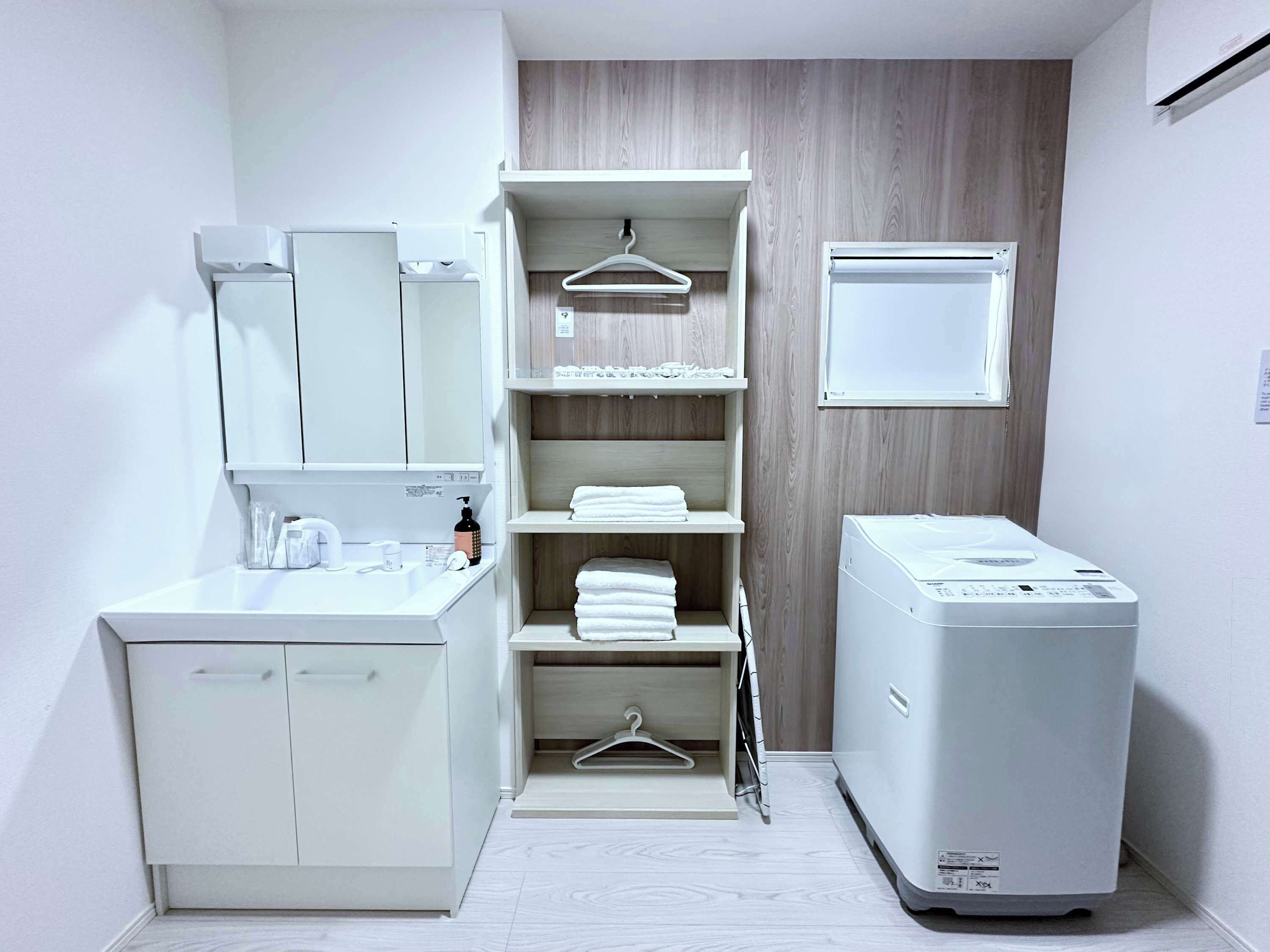 Een douche, een haardroger, handdoeken