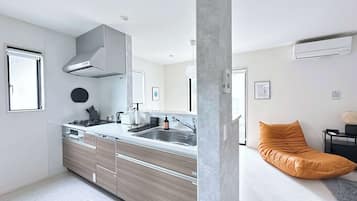 Fridge, microwave, stovetop, dishwasher