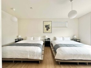 3 bedrooms, iron/ironing board, WiFi, bed sheets - 5 min. walk to Ozu Station Premium 4BR Stay by Restavio (Ozu)