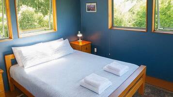 4 bedrooms, WiFi, bed sheets