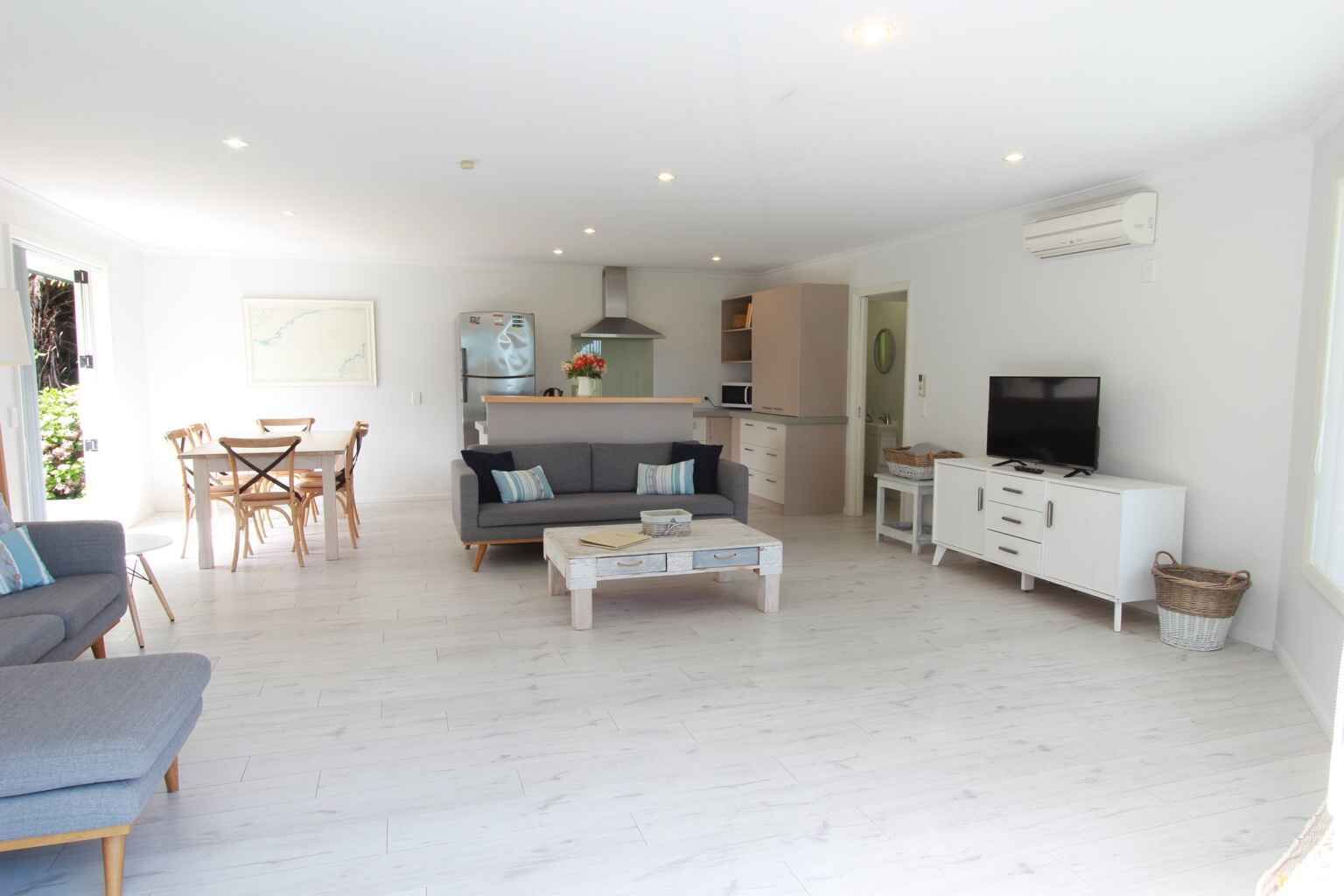 Patons Rock Latitude - Modern Getaway - Tākaka