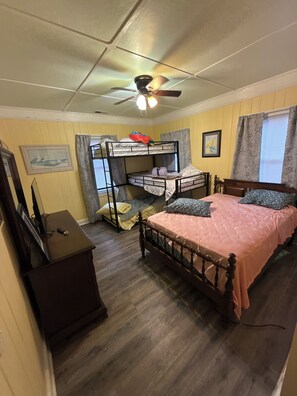 3 bedrooms, free WiFi, bed sheets