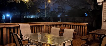 Beautiful 3bedroom bungalow Short walk to the Beach. Enclosed Motorcycle parking