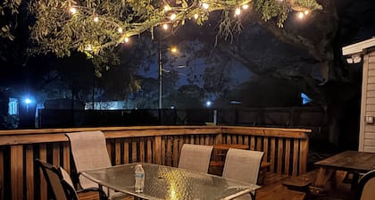 Beautiful 3bedroom bungalow Short walk to the Beach. Enclosed Motorcycle parking